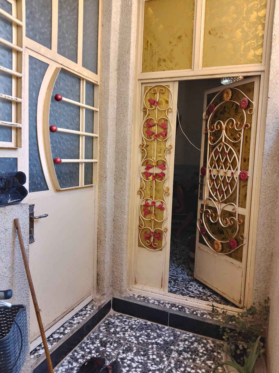 بيت للبيع ملك زراعي سنه 25 المساحه 60 متر طابقين ركن عرض الفرع اربعه امتار سعر خاص وهذا وهذا رقم الموبايل ***********
