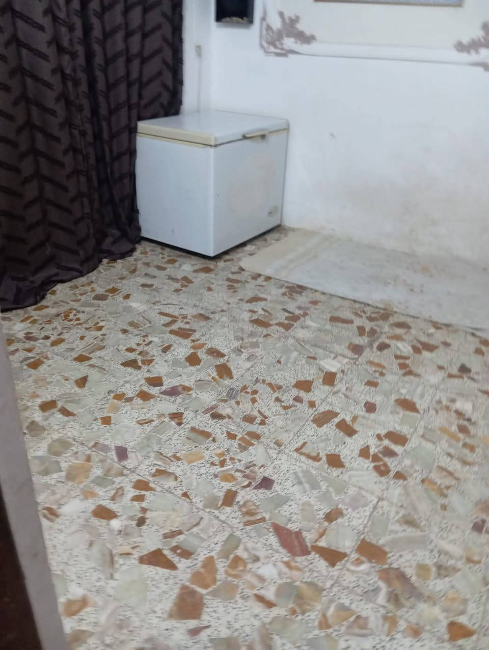 السلام عليكم ورحمه الله وبركاته 
بيت للبيع مساحه 500متر بناء 200متر ولباقي قطعة بصف البيت مزروعة نخيل بيت نضيف جدا محتويات البيت غرفتين وهول ومطبخ وستقبال ومجمع صحيات موقع البيت البكرلي الثانيه يم مخبز ليمونه سعر 85وبيه مجال الاستفسار اكثر ***********

