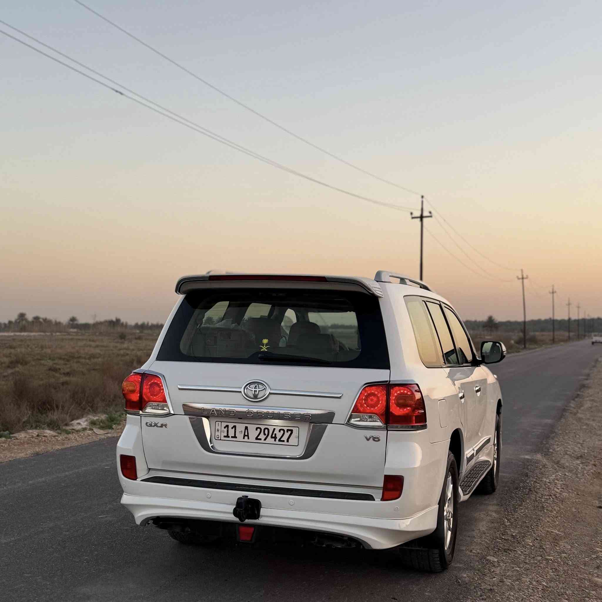 السلام عليكم تيويتا لاندكروز 2014
مكفولة من الصبغ والتبديل 
ماشية ١٠٠ الف 
رقم بغداد بأسمي
فول مواصفات بريم 
محرك وكير علا وضع الشركة مكفول من كلشي 
تخم تاير + ادامة كاملة جديدة 
السعر 
400$  
مكان لسيارة ديالى الخالص 

***********

***********
