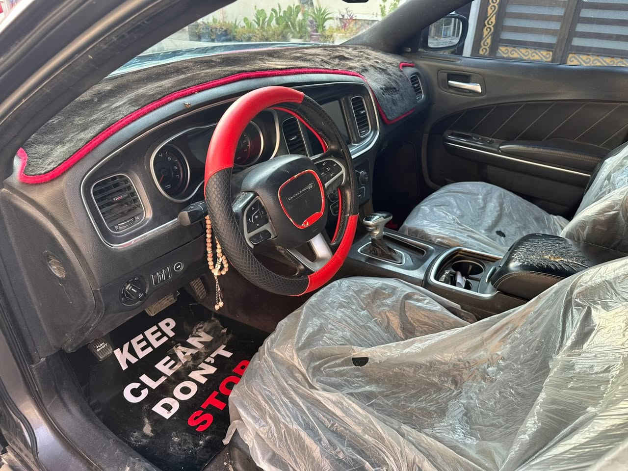 سلام عليكم
چارجر مديل 2016 بيع او مراوس 
سياره مثل مموضحه بلصور
وارد كندي رالي عليه برمجه خفيفه للگير وعليه گزوز 
بيه نواقص خفايف 
للتفاصيل اتصال
عبد ***********
او مراسله صفحه مكان بغداد
