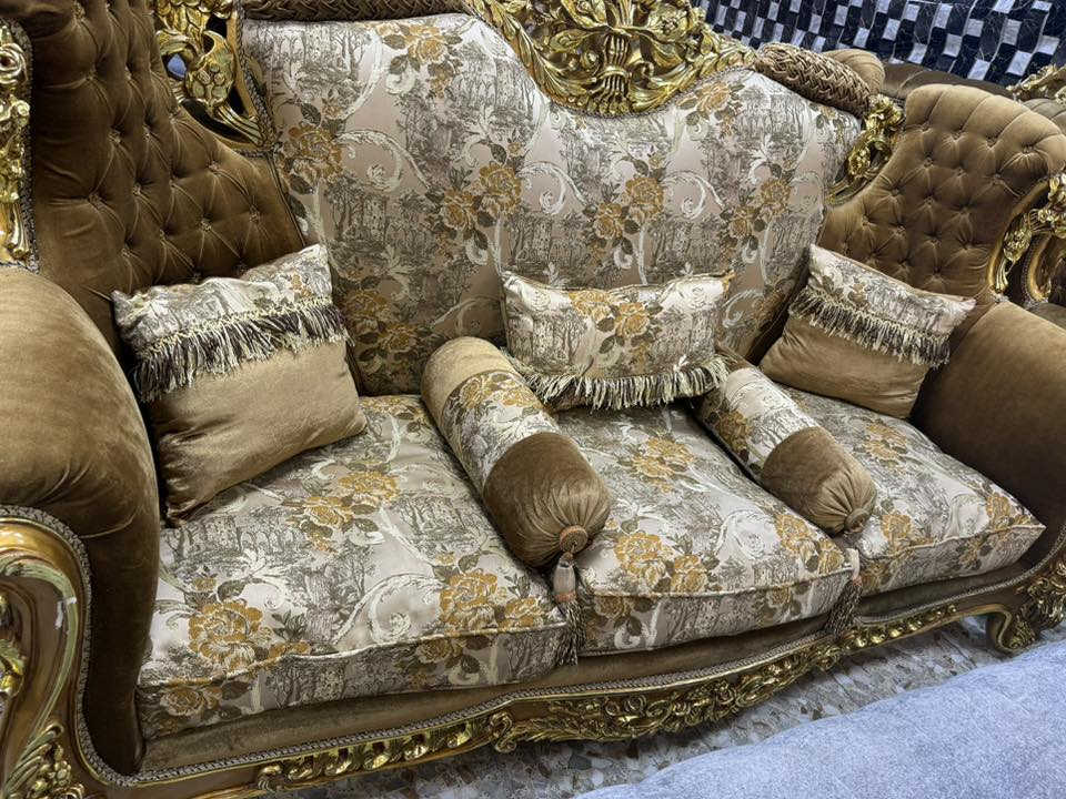 سلام عليكم تخم ١٠ مقعد ثلاثي ٢ + ٤ كرسي نظافه ٩٠ ٪؜ مصري زان سعر ٨٠٠ ألف بي مجال للاتصال ***********
