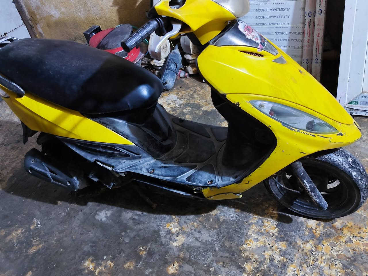 السلام عليكم دراجه كامكو جي ٤ صفره دراجه شوفت عينك نضيفه وحلوه بس كاطعه ناريه مكينتها صافيه كهربائيات شغاله بس ناريه ما بيها ابيعها هيج ب١٥٠ وبيها مجال مكاني قبله او مراوس 
رجائن شوف جماعتها حته ب٤٥٠ يعرضونهن


**إذا كنت صاحب هذا الإعلان وتريد حذفه لأي سبب، رجاءا أرسل رسالة إلى الدعم الفني**