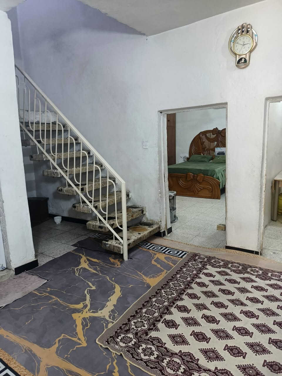 بيت للبيع مساحة ١٤٤ طابقين قطاع ٩ قرب شركة الرياض الكهربائية ***********
