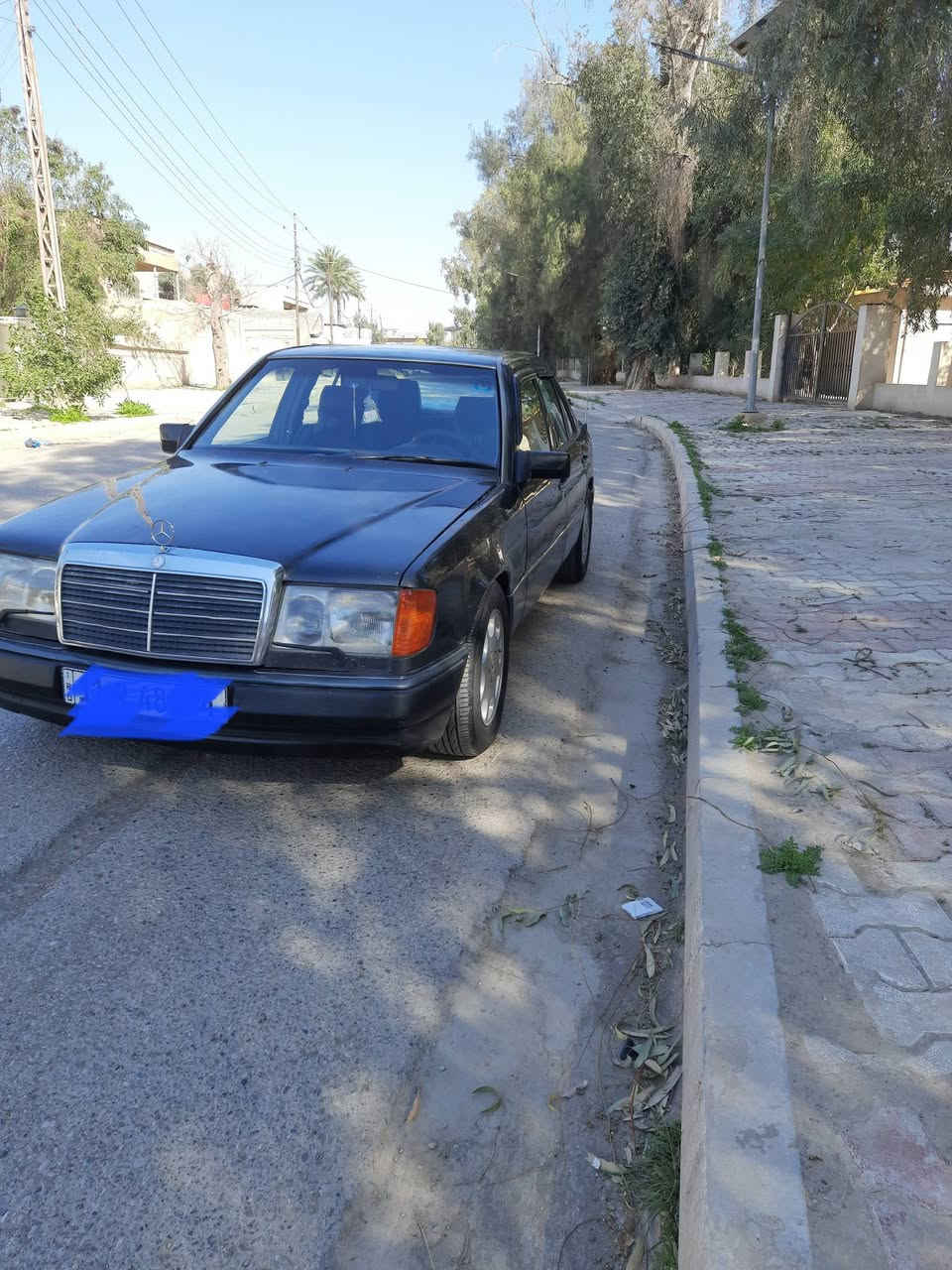 مارسدس موديل 1991بلاد سنوية جديدة 2031هزة جديده تخم تاير تدفة وتبريد سيارة حلوة بدون دواخل بدون خياس قواعد بدل بلادية حدادية جديدة مكينة بطة شرط كير ومكينة وشرط تحويل مكاني ديالى شهربان رقم ***********
