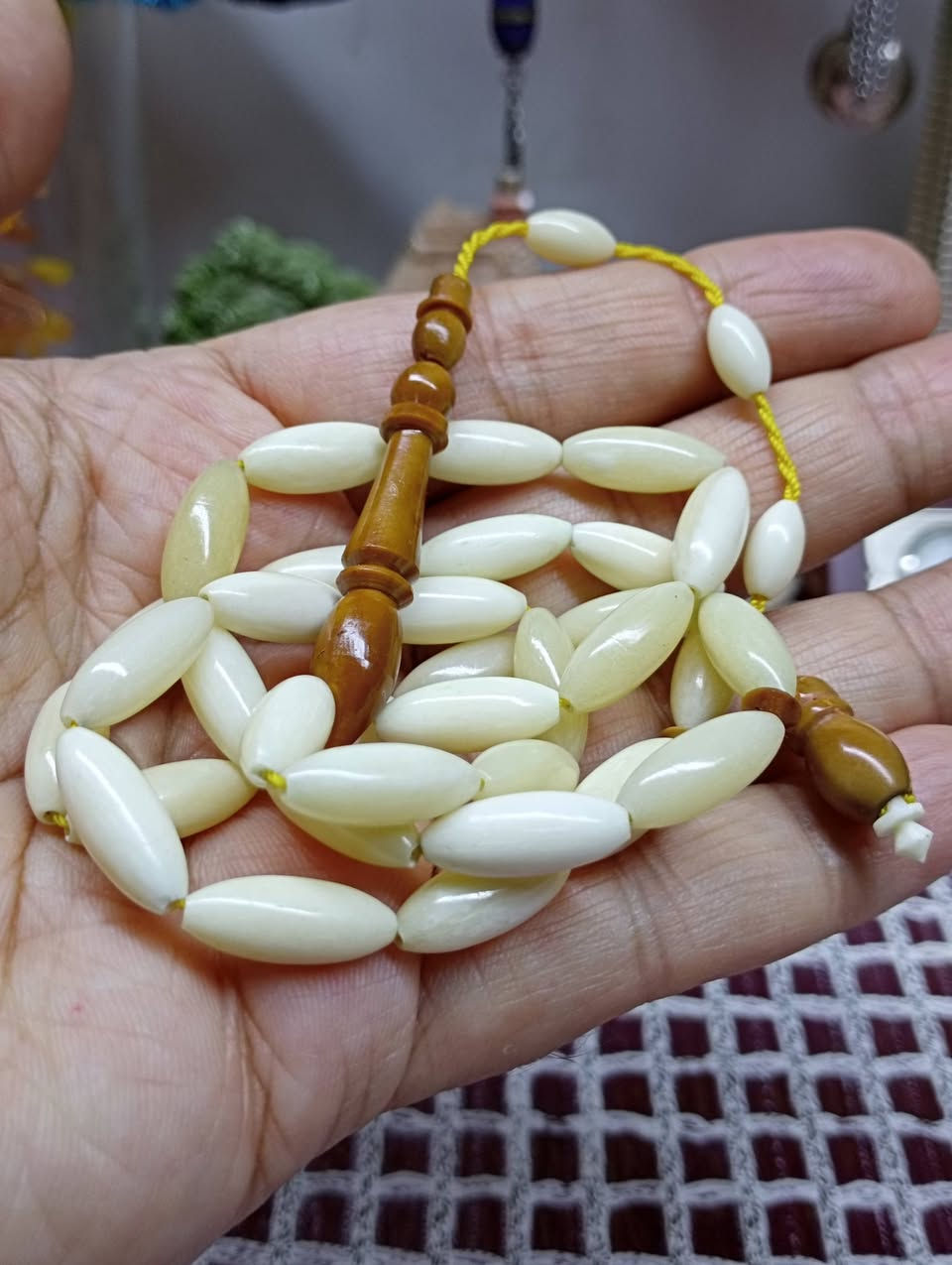 السلام عليكم 
مسباح عظم جمل مع تطعيم نارجيل جراخة اسطه قطعه كفيه محمول يومي كصه بلوطي بالحقيقه اجمل من الصور 
الوزن 25 غم القياس 7 / 16 العدد 16 خرزه
السعر 30 الف شامل أجور التوصيل والسعر قطعي لطفاااااآ


**إذا كنت صاحب هذا الإعلان وتريد حذفه لأي سبب، رجاءا أرسل رسالة إلى الدعم الفني**