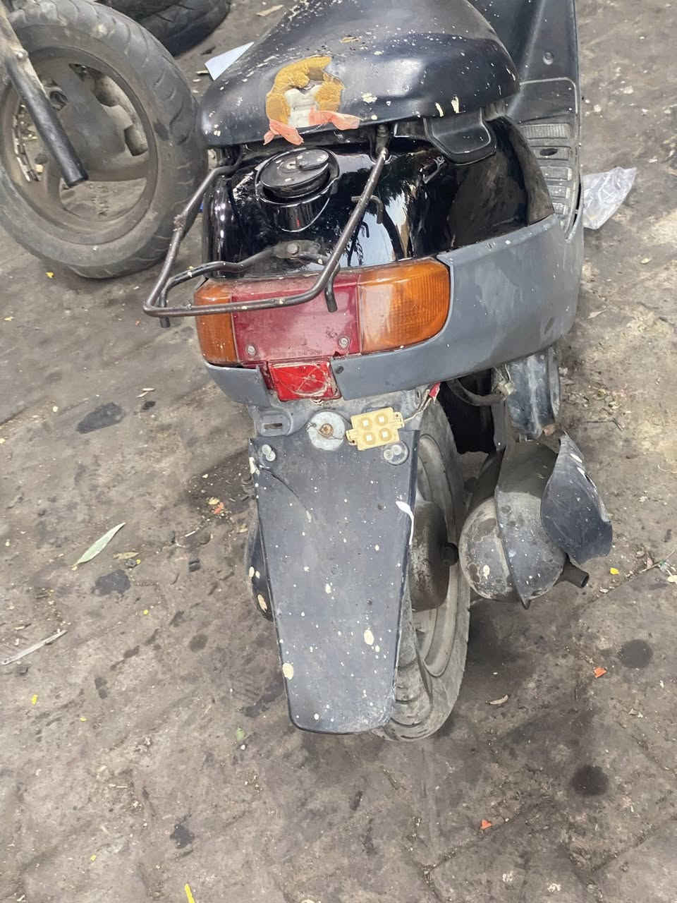 للبيع بطه ستين دراجه حلوه وناعمه سلف هندر نكره بكل وقت شلعه معدل مرتب كهربايات كامله اي نقص ما بيها مكفوله مكاني كاضميه  سعر 275بيها مجال بسيط حك الجيه فقط ***********
