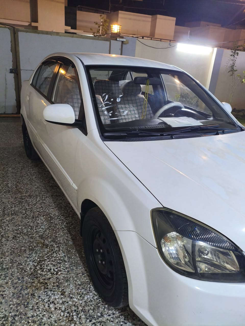 كيا ريو 2012 مكفولة من كشر وكير ومحرك وتبريد السيارة جاهزة من كل شئ أن شاء الله رايده 92 رقم نجف بسمي السنوية ساقطة 24 الشهر السادس مكاني نجف رقم تليفوني ***********
