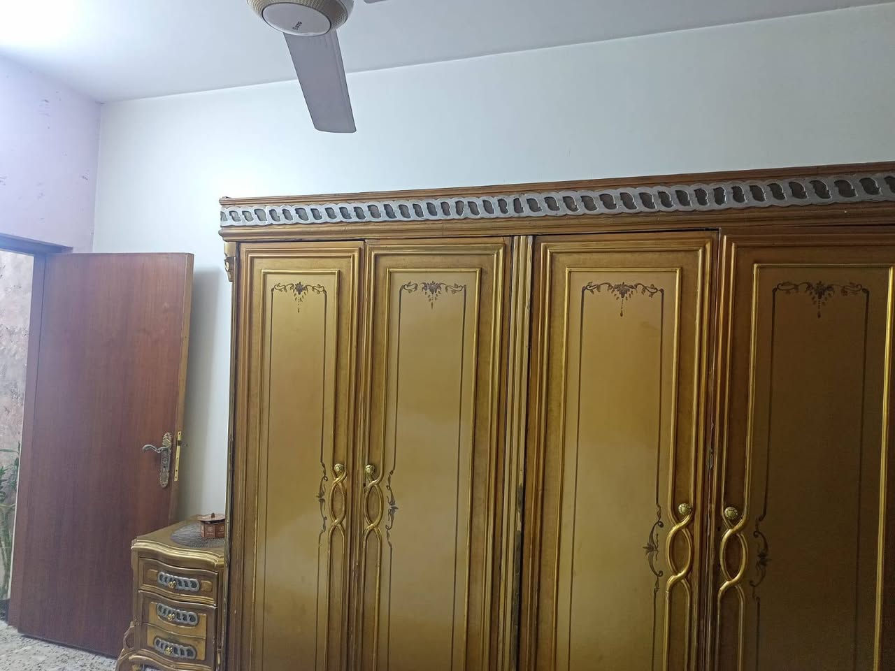 دار للبيع
الثعالبة العشرة الاف
طابق ونص طابو صرف
غرفتين نوم + حولي + استقبال +مطبخ+ صحيات عدد 2
السعر 140 مليون 
للاستفسار الاتصال على الرقم هذا
***********
