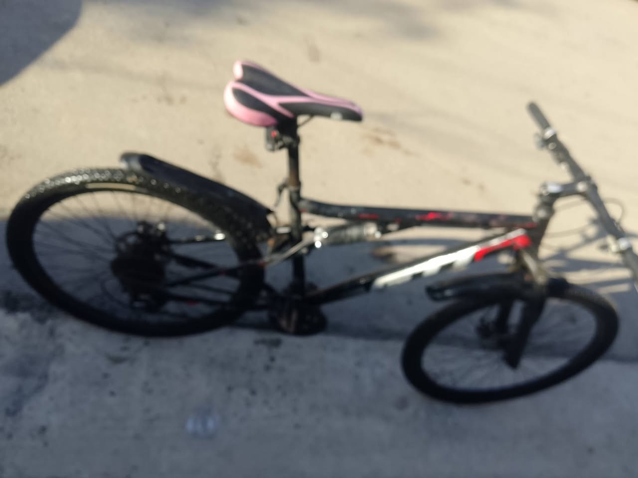 سلام عليكم بايسكل جبلي حجم28امريكي جيتي المنيوم 7كير نضيف وكامل سعر 80مكاني حي  الجهاد بغداد ***********مستعجل علبيع
