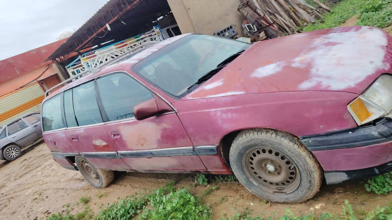 سياره اوميكه حجم 20 كير ومحرك شرط سياره يرادلهه شويه ترتيبات كهربائيات كلهه شغال بيها كاربون بانزين شرعي موجود فقط سنويه ضايعه ابيعها فحم  مكاني بعشيقة 
***********
