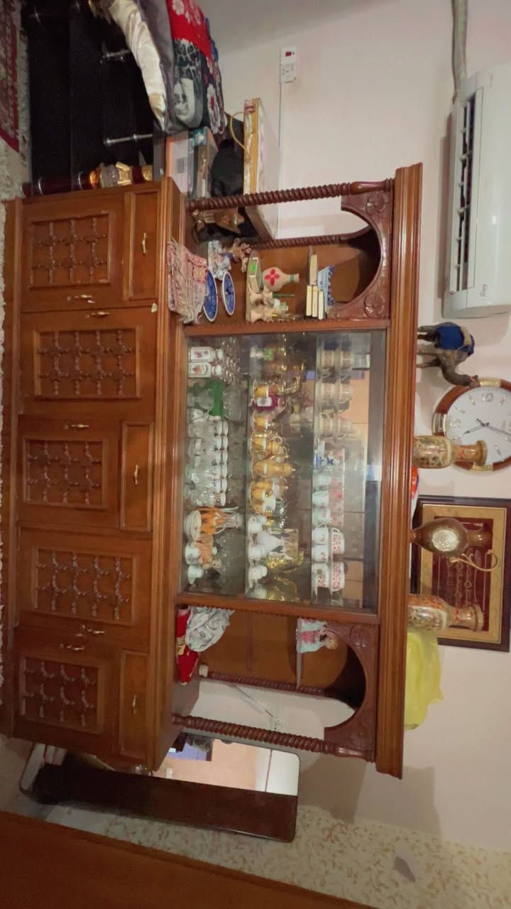 ميز بلازمه نضيف ومعرض كدامكم يلمع لمع. سعرهن 200 وبيهن مجال بسيط
تواصل عله هاذا الرقم ***********
