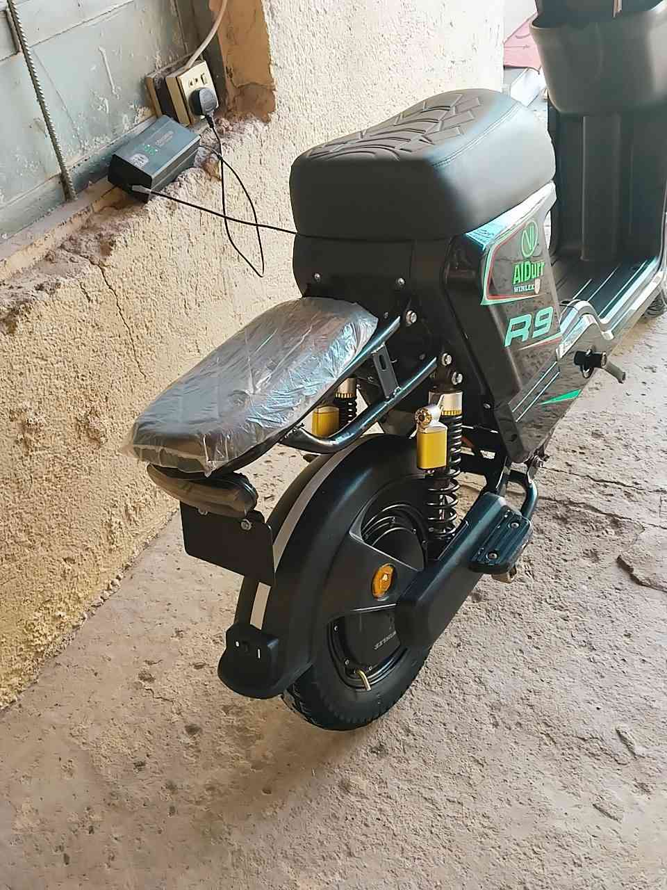 سلام عليكم دراجه شحن ار9 لبيع المكان البصره گرمه علي حي الرساله السعر 430 وبيه مجال تواصل على ه‍اذ الرقم ***********
