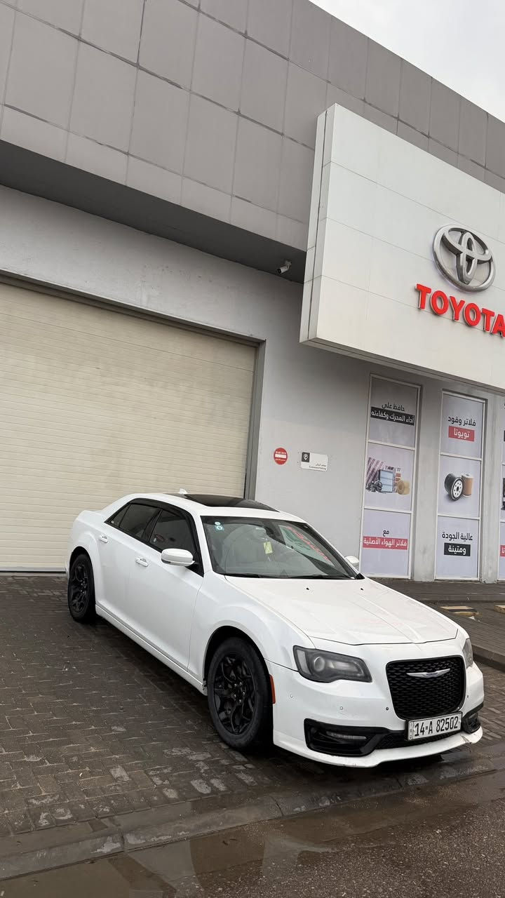 السلام عليكم🙋🏽‍♂️.
.
اوباما كرايسلر مديل2023اخير اصدار
.فئة /S/
موصفاتها🕹️
1حساسات امامي
2حساسات خلفي
3بانوراما
4مرايات تدفئة
5مرايات اشارة
6كشنات حضن جلد مختمS
7شفتات ستيرن
8كشنات كهرباء
9سترين تدفئة وتبريد
10كشنات تدفئة 
11شاشة جبيرة
12سماعات الباين
13دمام خلفي
___الممشى68mi

🕹️وباقي التحكمات و الموصفات المعروفة 🕹️
.
حادث السيارة🕹️ تقرير غرق بلمزاد طافية لان بدون بصمة 
وبلعراق من اجت سويت الها بصمة و اشتغلت 
(كفالة 1كير2مكينة3كهربائيات)
مبدل بيها بس كارت الباب و كارت المراية فقط
++++ بلعراق صار بيها بارد بسيط وعندي صورتة
انا كاصها على ايدي مالكها الاول رقم بصرة السيارة باسمي تحويل ثاني يوم .
🕹️مكان السيارة:البصرة وهذا رقمي ***********
السعر(320وبيها مجال)🤍
