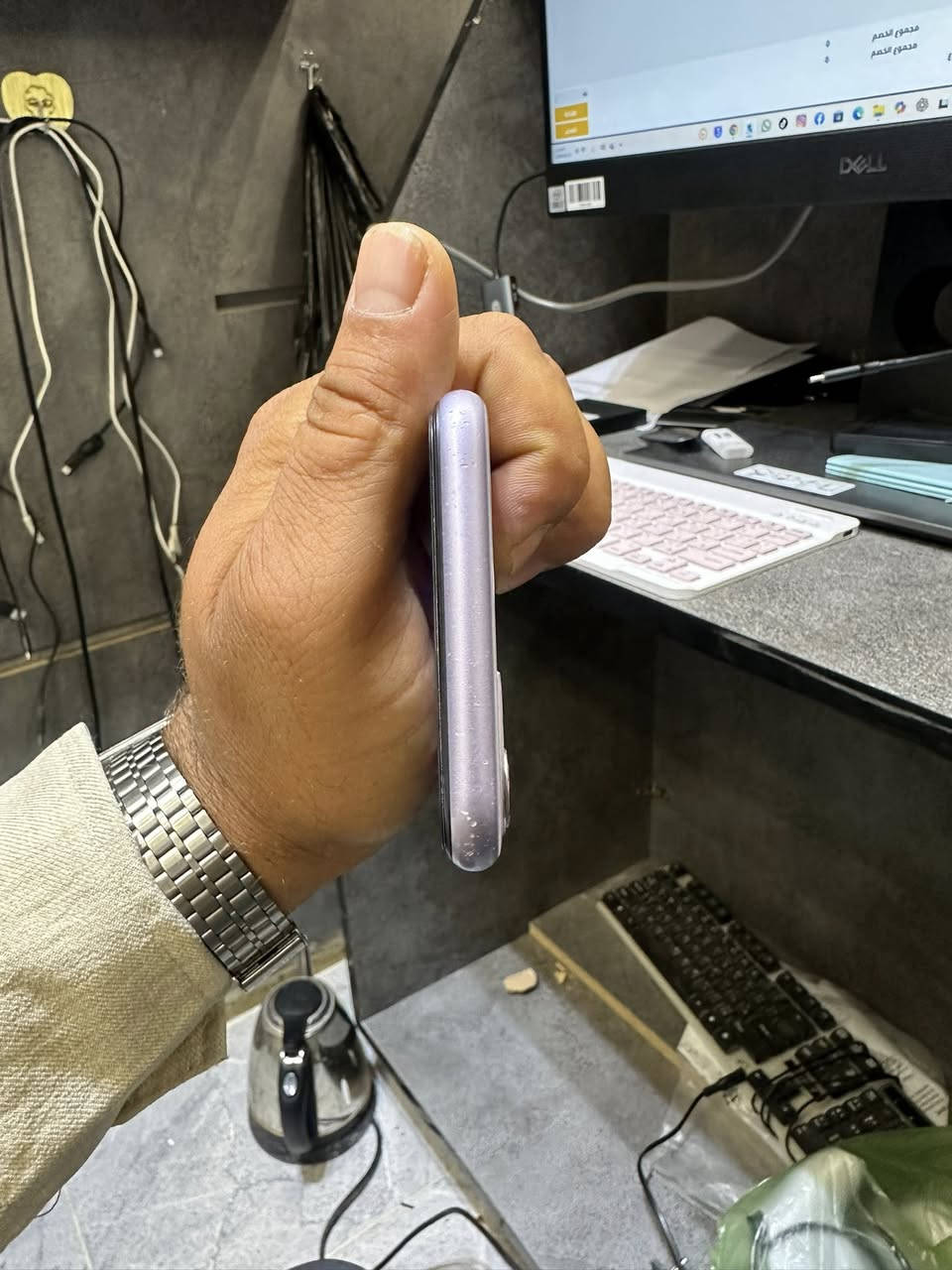السلام عليكم
ايفون 📱 ١١ عادي 
باقي التفاصيل بلا الصور 
الخاص مفتوح


**إذا كنت صاحب هذا الإعلان وتريد حذفه لأي سبب، رجاءا أرسل رسالة إلى الدعم الفني**