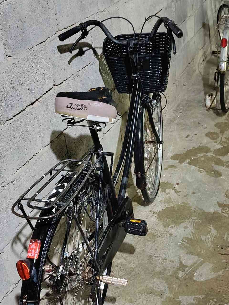 السلام عليكم ورحمة الله وبركاته
بايسكلات للبيع
الرصاصي حجم 26 
الأسود حجم 27 
الأثنين بـ 100 الف 
محتاجات فقط اطارات
للتواصل ***********
