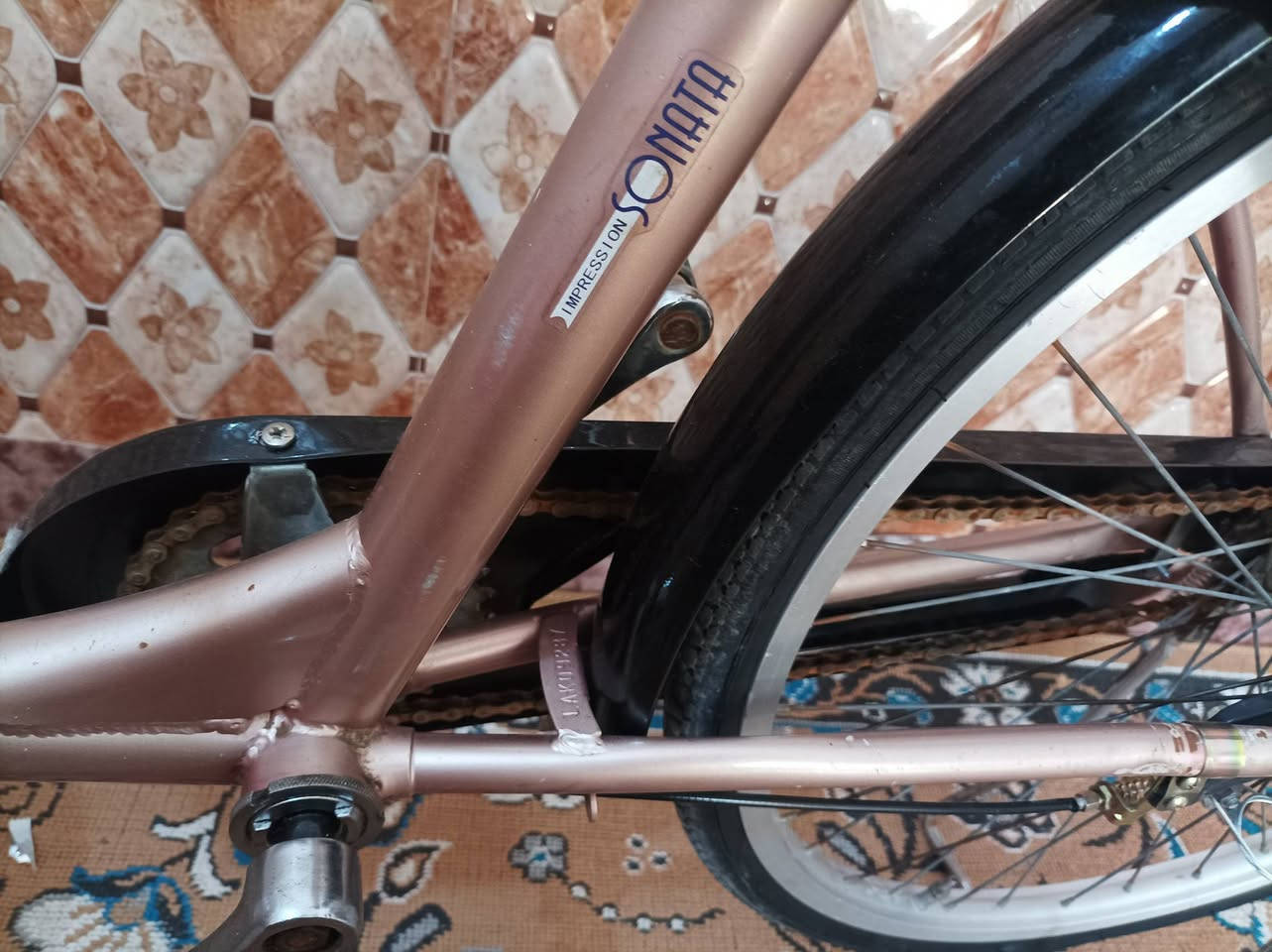 بايسكل بناتي جديد حاويه حجم 24  كامل اي نقص مابيه السعر 70. وبيه مجال اتصل على واتساب *********** الناصريه مركز
