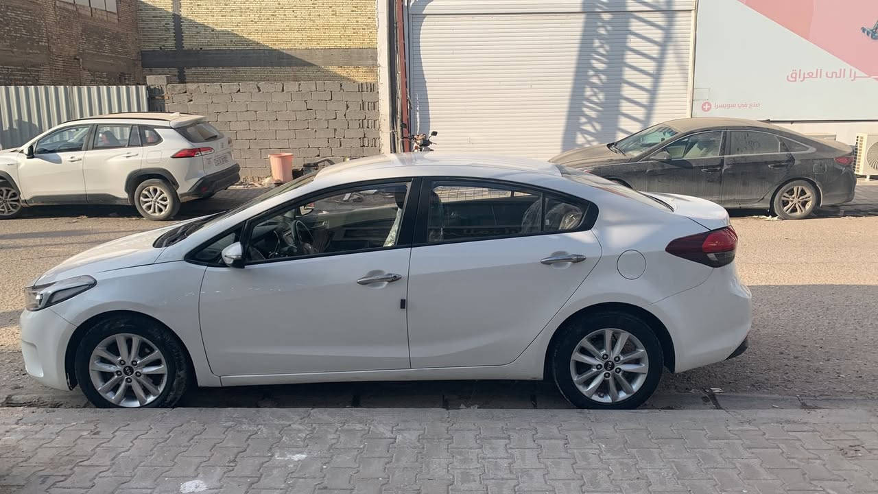 السلام عليكم سيارة للبيع سيراتو موديل ٢٠١٧ خليجي اشاير بالمري حساسات تحكم ستيرن رقم دولي أربيل سنوية لل٢٧ بيها قطعتين وباردات قليلة المبلغ ١١٨ بيها مجال قليل للاستفسار *********** المكان النجف الأشرف غير متواجد على الفيس
