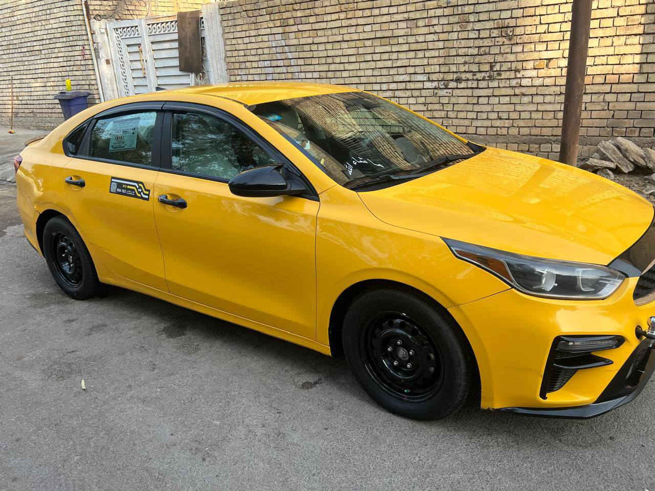 سلام عليكم فورتي للبيع موديل 2021  خير من الله ناعمه وحلوه وسياره صدر جديد تبريد ثلج سياره برغي ما مفتوح بيه اي ستفار ***********
