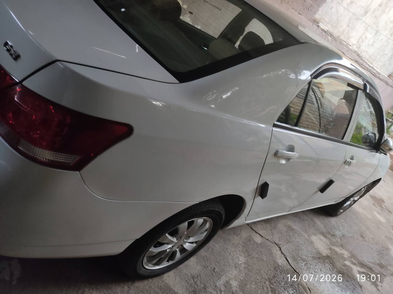 السلام عليكم BYD.  G3 2013
مكفوله كفاله عامه من ضرر وصبغ فقط الدعاميات مصبوغة للجمالية  

 سياره حلوه وجديده  وجاهزه على اخر حبايه كير ومحرك جدد شرط  صدر تخم تاير تبريد كله جديد  حساسات سياره فول مواصفات كير عادي مكفول من كلشي سياره رقم نينوى  بسمي سنوية2027 سياره جاهزه وميحتاجلها اي شي مكاني موصل الجانب الايسر  
ملاحظة : ابيع تحويل فقط بدون وكالة 
👈السيارة بلواقع احلى من الصور 
للتواصل واالاستفسار الاتصال على...
 ***********
