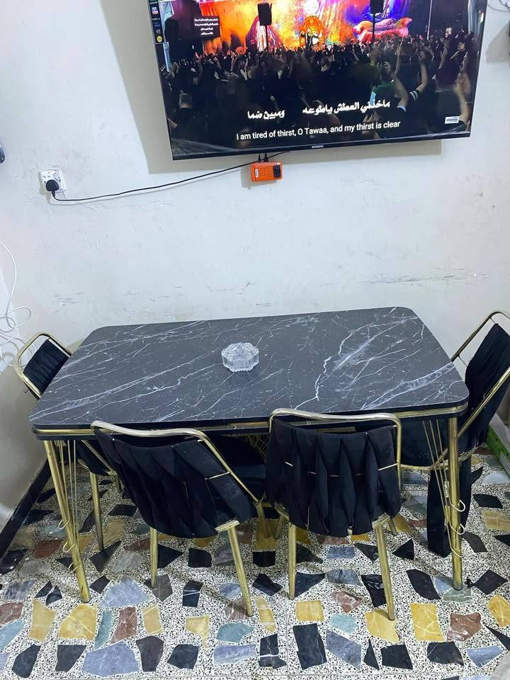 للبيع
بغداد الجديدة 
***********
ميز ب١٠٠
الكاونتر ٢٥٠
الطباخ ٧٥
القلايه ٦٠
