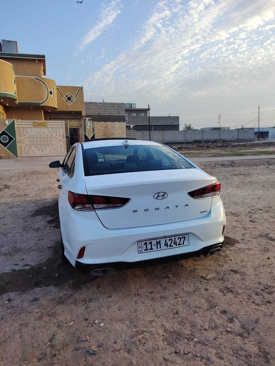 سلام عليكم سوناتا 2018 فول واحد على واحد وارد امريكي 
لون ابيض صدفي لامع دبل گزوز ماشيه 70 فول مواصفات اعله فئه محرك GDi سبور رياضي شفتات ستيرن ستيرن مصغر رياضي السيارة جديدة بمعنى الكلام الستفسار الاتصال على الرقم ***********
