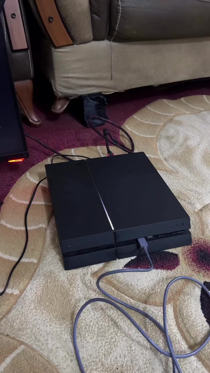 بلي فور فات مهكر نظام  12.50 مع يدات ثنين اصليات
التخزين مالته 512 بي العاب 
بيس 26 
فيفا 26 
ديترويت 
شبح اليابان البي اضافات 
جي تي اي فايف 

السعر 330 وبي مجال راسلني


**إذا كنت صاحب هذا الإعلان وتريد حذفه لأي سبب، رجاءا أرسل رسالة إلى الدعم الفني**