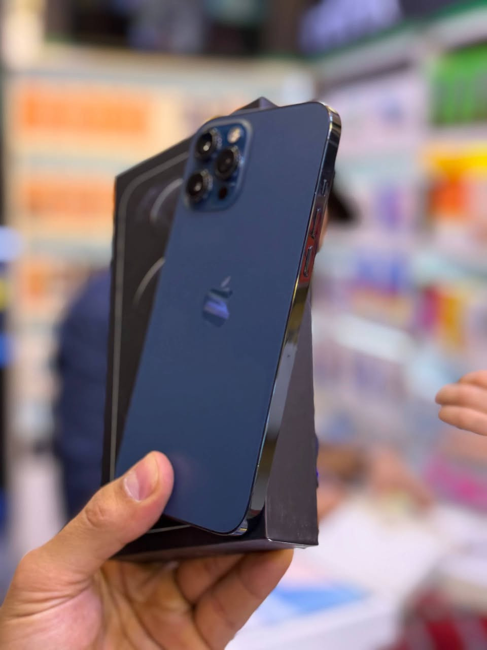 ايفون 12 برو ماكس ضمان وكاله  ماستر اصلي ذاكره 256 بطاريه 88 نضافه حاله حال جديد لا مفتوح ولا مصلح ضمان من مركز وين ميعجبك افحص ملحقات كامله 
السعر 550 الف قفل اقوى سعر العنوان بغداد البياع شارع عشرين 
 🟦🟦 متوفر اقساط على مصرف الرافدين فقط 👉 
هاتف ***********📞📞
هاتف ***********📞📞
