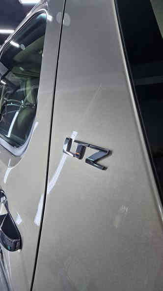 السلام عليكم تاهو 2007 LTZ للبيع السيارة كلش جديدة 
السيارة بأسمي رقم جديد وهزة جديدة 
حادثها ربع جاملغ الأمامي جهة اليمين 
مصلح ومصبوغ نفسة بدون اي دواخل 
والسيارة بيها قطعتين كلير من امريكا بدون معجون 
السيارة كلش جديدة وجاهزة السعر 185 وبيها مجال قليل 
مكان السيارة بغداد الحرية او الكاظمية 
***********
