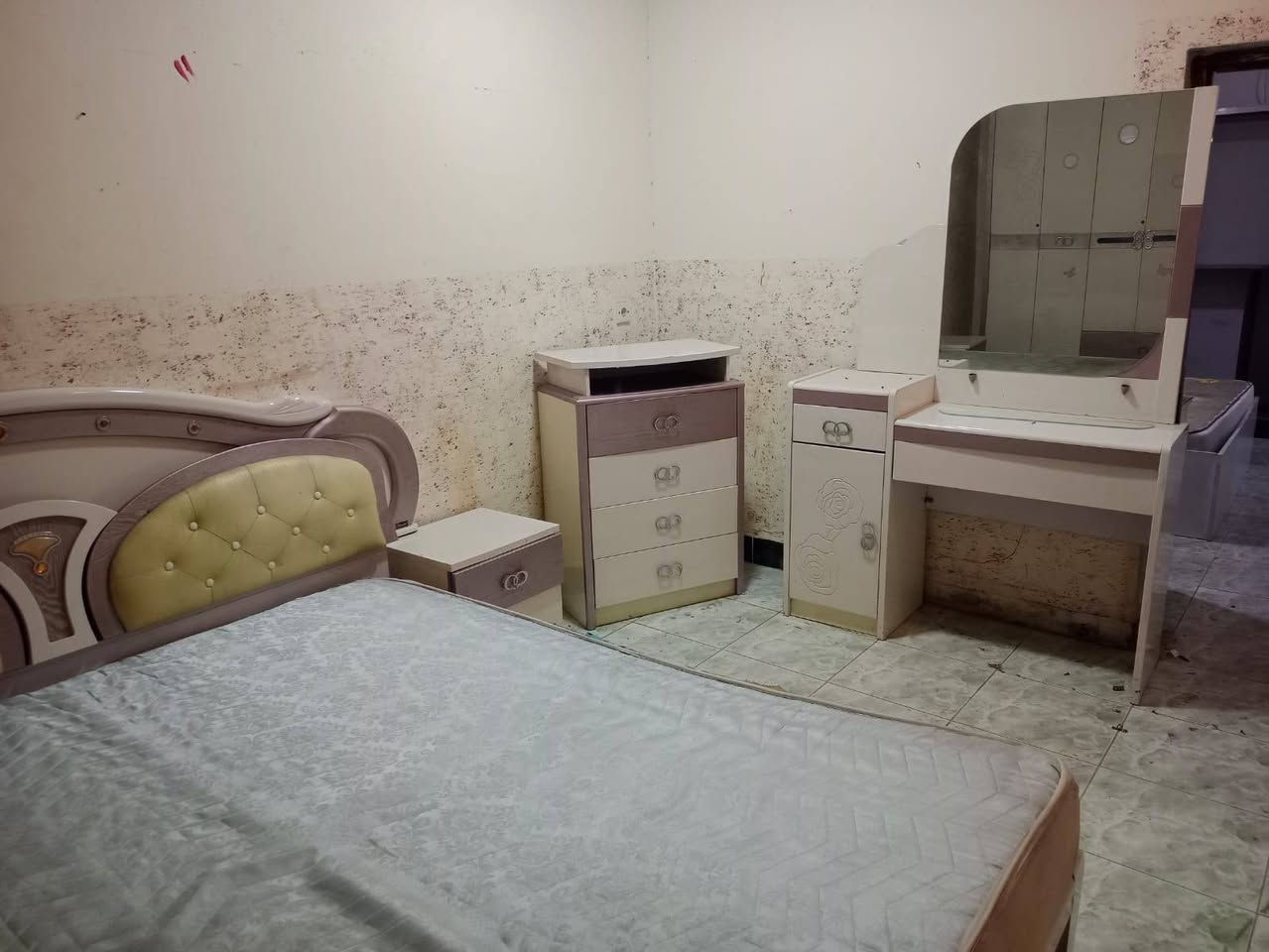 غرفة نوم للبيع اخو جديد شرط النظافه سعرها مناسب 250الف شراي يخابر على رقم *********** مكان كركوك كركوك, العراق
