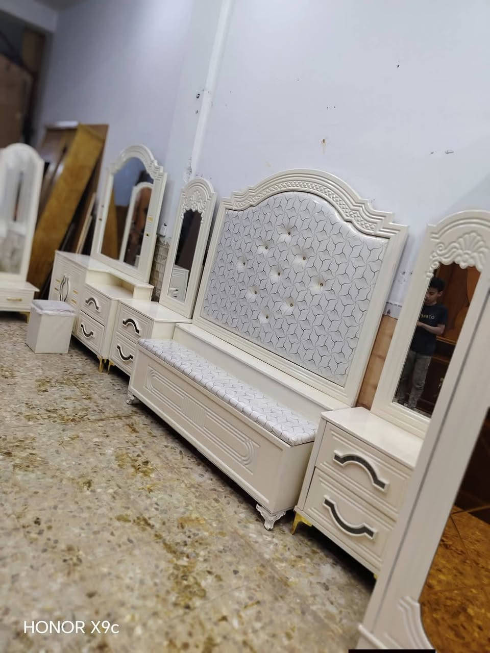 السلام عليكم غرفه كامله ام الست بيبان الغرفه صاج ديكور تركي صبغ حراري درجه اولى ام السته ملحق داخلي غرفه سيت واحد مستعمله شهر فقط الغرفه الجديده كلش اي نقص ما بيها موديل حديث الوجه 6 ملي ام الداخل كلش قوي موسوقيه غرفه نظيفه 100% سعرها 1550 شامل الشد والتوصيل مجاني داخل النجف موجود توصيل محافظات الشراي اتصل مكاني نجف ناحيه الرضويه قرب الجسر مال الرضويه *********** موجود واتساب
