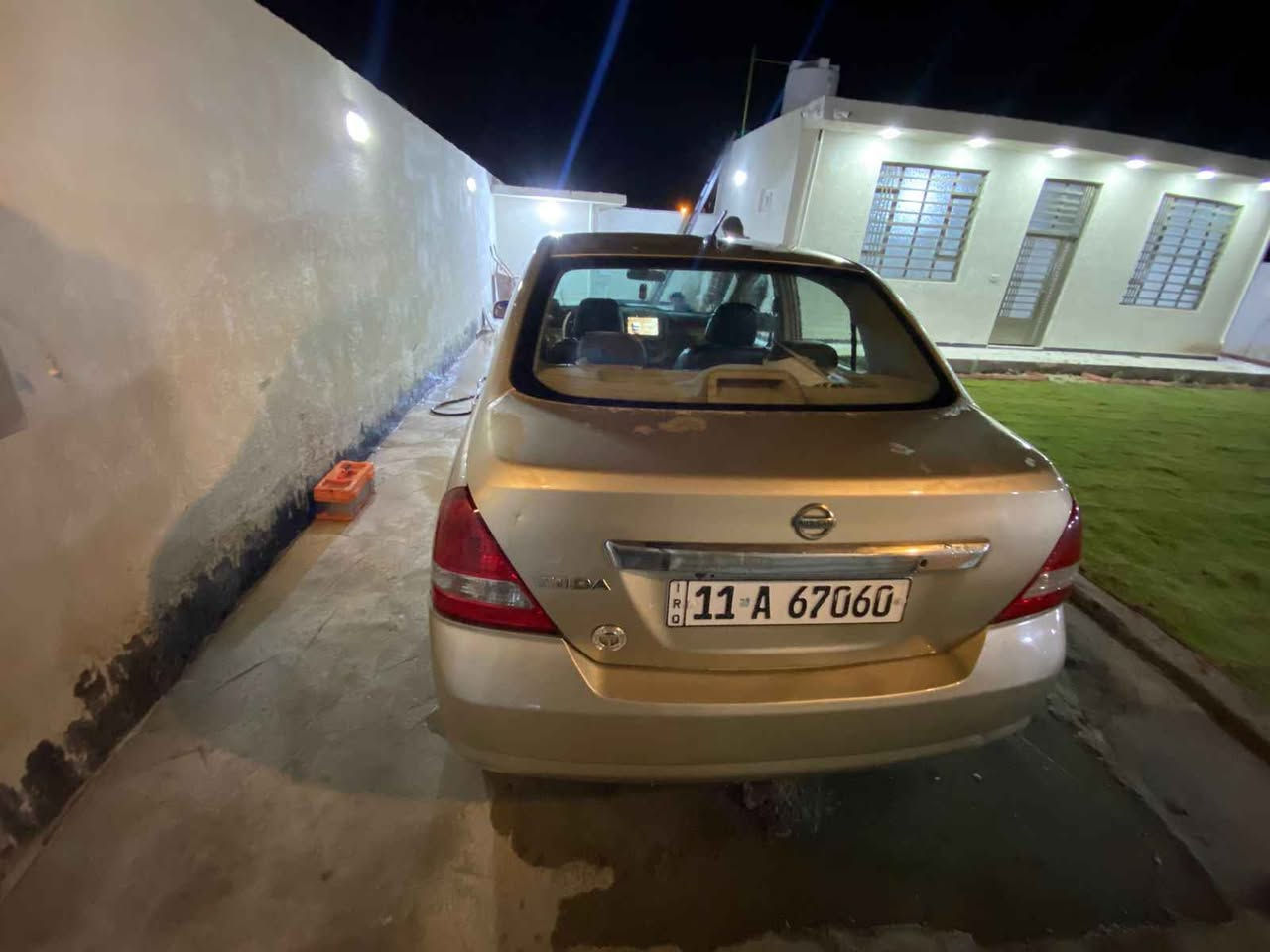 السلام عليكم
نيسان تيدا ٢٠٠٩ 
مكانات صبغ ابيع حزام
مكينه بيها كازكيت
رقم بغداد انكليزي باسمي 
كفاله من ضربه بيها طخات بسيطه 
كير حداديه تخم تاير بحاله جيده  
السعر ٧٢ وبيها مجال /العنوان واسط الكوت مركز المدينه
الرقم *********** Singapore
