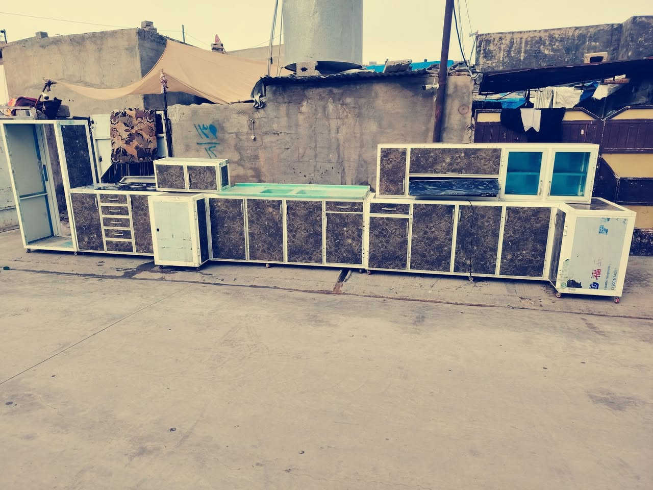 لسلام عليكم كاونتر 10 امتار للبيع الكاونتر تفصال من المضبوط ويا مرشحه وطباخ السعر400بي مجال حق الجيه***********
