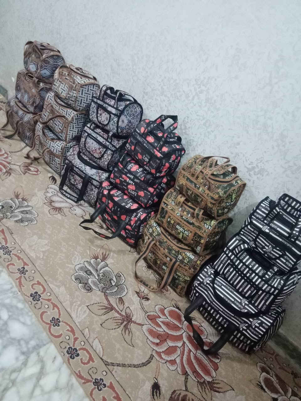 جنطه ٣ أحجام سعر الدرزن ٣٢ ألف كل ٣ جنط ٨ ألف جمله ناصرية حي أور ***********
