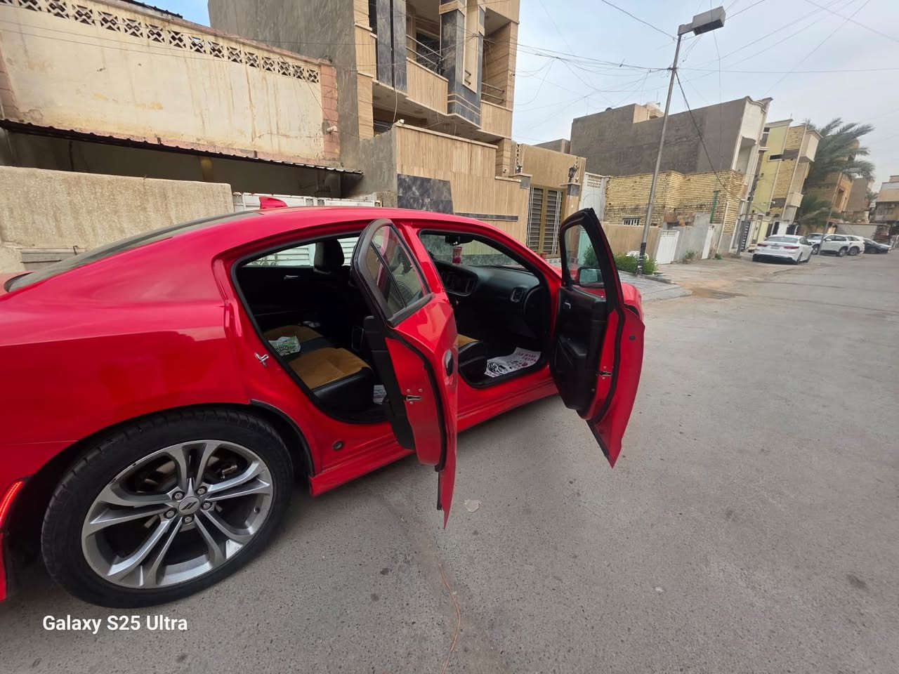 السلام عليكم 
دوج جارجر للبيع وارد امريكي 
موديل 21 GT 
حاليا ماشية 50  مايل وقابل للزيادة ومن استوردتها ماشيه 11 الف مايل
رقم بغداد بأسمي 
فول مواصفات عدا الفتحة
شاشة كبيرة 
مري قلاب عند البك
رادارات جانبية
كشنات كنتارة تدفئة وتبريد 
تدفئة بالاستيرن 
ايرباكات سليمة
لون مميز 🔴
السيارة حيل معتنين بيها من دهن وبانزين وادامة
 حادثها جنطة بس وراجعة بارد وتكدر ادك رقم الشاصي وتتأكد من صور الحادث ومبدلة دعامية خلفية فقط
وبيها كلير من امريكا عكس صفحة السايق
كارفكس متوفر 

مكان السيارة بغداد شارع فلسطين
للأستفسار واتساب او اتصال 
***********
وبالخير ع الياخذها
