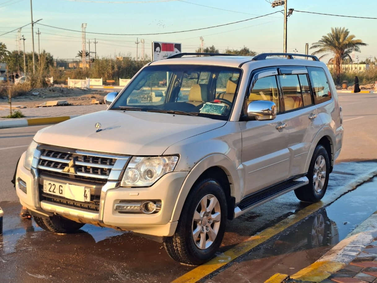 باجيرو حبتور 2016 رقم أربيل 
و سنويه و هزه جديدة 
ماشيه 150 
مكينه 3500... 6 سلندر 
كشنات جلد 
تخم تاير برجستون 
اربع أصابع بارد بالجاملغ الأمامي 
 طخة بسيطه باب الخلفي  
(موضحة بالصورة الثالثه)
السعر 215 $ بيها مجال حك الجيه 
واسط قضاء الزبيدية 
متواجدين على الفيس 
***********
