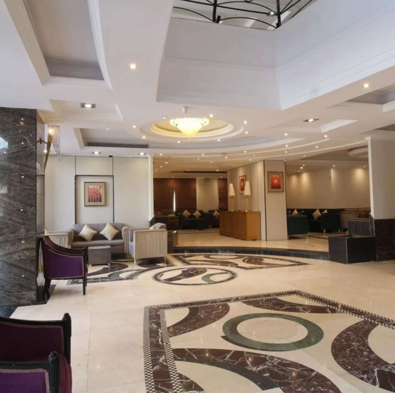 ‼️🚨🌙 عـرض خـاص جداً.. عُمرة النصف الأواخر وعيد الفطر مع شركة طيبة الأنوار 🌙🚨‼️

اغتنم الفرصة ولا تدع أجر العشر الأواخر وفرحة العيد في رحاب مكة والمدينة تفوتك. مقاعدنا قاربت على الانتهاء!

🚨‼️⏳ المقاعد المتبقية 16 فقط! ⏳🚨‼️

بادر بالحجز الآن لضمان مكانك في هذه الرحلة المباركة:
• السعر بعد الخصم: 675 دولار فقط! 💸🚨
• الإقامة في مكة: فندق اريس الششة (خدمات فندقية متميزة).
• الإقامة في المدينة: سكن مركزي قريب من الحرم النبوي.
✨ مميزات الرحلة والخدمات:
• 🚌 النقل: باصات حديثة ومريحة طوال الرحلة.
• 🛣️ الراحة في الطريق: استراحة في شاليهات مجهزة مع تقديم الضيافة الكاملة.
• 🕋 التنقل الداخلي: نقل مجاني (Bus) من الفندق إلى الحرم المكي وبالعكس على مدار الساعة.
• 📜 التصاريح: نضمن لكم إصدار تصاريح دخول الروضة الشريفة.
• 🎁 هدايا المعتمرين: هدايا خاصة لكل معتمر + مياه زمزم المباركة.
📍 للحجز والاستفسار:
العنوان: الأنبار - الرمادي - منطقة البوفراج قرب البوابة
سارعوا بالحجز، فالأماكن محدودة جداً والأولوية لمن يسجل أولاً!

***********
***********

‼️الانطلاق من مدينة الرمادي ‼️
