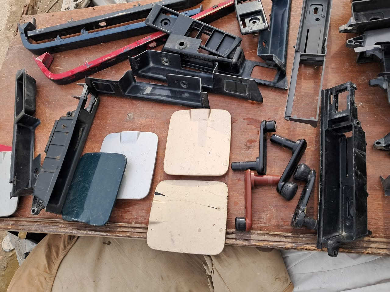 كل ماتحتاجة لكافة الاحجام والموديلات voLvo مع خدمة توصيل لكل المحافظات ..***********
