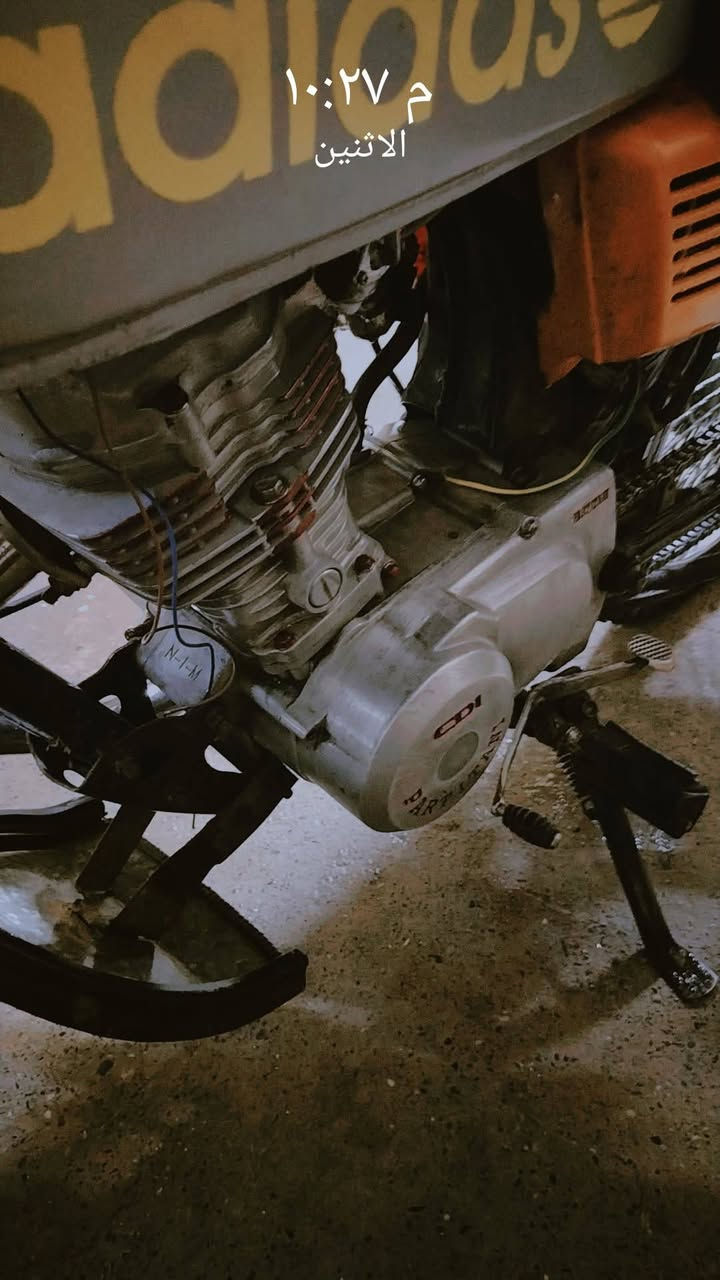 سلام عليكم ماطور بارت للبيع السعر 225 بي مجال بسيط ينقط دهن قليل من المكينه وشغال شرط هندر واحد شراي اتصل ***********
