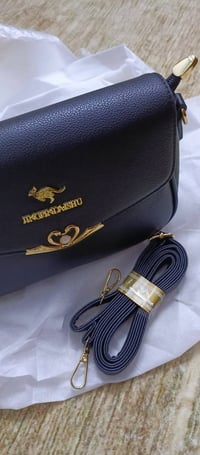 حقيبة • كنغر انطوني