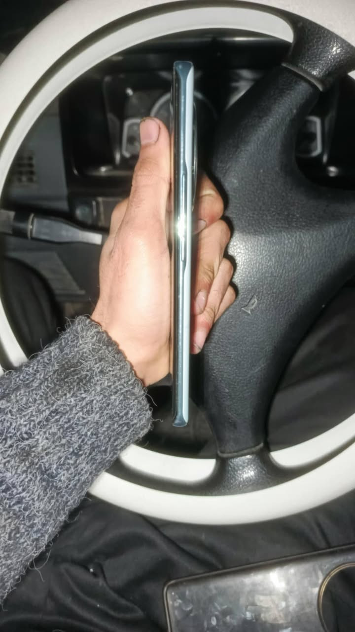 هونرX9c رام 12 + 12 شاشه 120 هيرتز جهاز صار لي شهرين من اشتريته مشغل ببجي 90 فريم ذاكره 256 جهاز جديد كلش شحن سريع الجهاز رايدو 310 وبي مجال شيء قليل مكاني موصل جانب الاايسر وهاذا رقمي ***********
