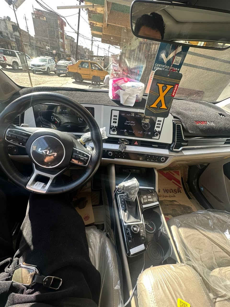 السلام عليكم 
كيا سبورتج 2024 خليجيه كفاله عامه الشركه الدوليه ماشيه 27الف   فول مواصفات بيانو بلاك كفاله من  صبغ بارد شخوط مواصفات معروفه بنوراما كشن كهرباء أناره داخليه متغيره سنويه باسمي السعر 245 مكاني بغداد جديده ***********

