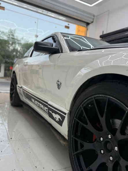 سلام عليكم شباب الحلوين عيني
موستنك 🐎 

موديل 2009 

لون ابيض 

سيارة حادثها بدنه وعلى حطتها  خفيفه كلش  سياره ابيع حزام علمود لا دكلي شبيها ومابيها 

سياره نصبه حلوه تخبل شلعه معدل طياره 

مبرمجه كت كامل مكمل  من مرواح من بانزين صرف كلشي 

ادامه كامله مكمله يم سرمد الامريكي. 

لدات ماركه ماخذهن 250 الف 

اناره بيها خارجيه وداخليه  

سنويه بااسمي تحويل ثاني يوم 

وياله مال هليكات بيها تخم كامل 

سستم صوت كامل بيها يعني سياره كلش كلش معتني بيها الله شاهد 

تبريد شغال كله شاشه ايباد بيها ماخذها 250 دولار 

سعر شباب مال بيع ومحتاج والحمدلله على كلشي65ورقه بس تونس ياعراقي  

 

مكاني  بغداد ***********

نقص فقط بل سياره صدرها تعبان عيوني

وشويه بيها عته خفيفه اثناء دوسه للاخير وبس باقي كله تمام عيوني
