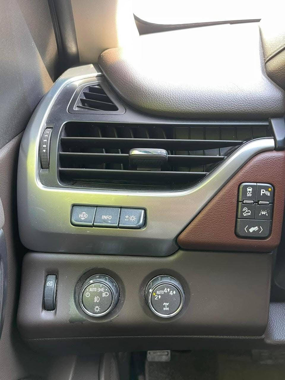 تاهو 2019 بريمير  
رقم بغداد  مشروع وطني تحويل ثاني يوم 
ماشيه 89mi فول مواصفات ١/١
٨سلندر
سلايد(فتحة قمارة)
كراسي جلد اصلي
كراسي اثنين كهرباء
كراسي هزار(عند اقتراب السيارة من اي شي)
كراسي خزن(ميموري)
كراسي(تدفئة+تبريد)
كراسي خلفية كهرباء
كراسي خلفية تدفئة
تبريد خلفي شاشة
شحن الهاتف لاسلكياً
ثلاجة 
رادار
سائق آلي
كروس سرعة
داتا شو DATA SHOW
خمس بصمات
فول تحكم استيرن(جهتين امامي+جهتين خلفي)
استيرن كهرباء
استيرن تدفئة
شاشة عرض الاعطال
صندوك كهرباء(شفط)
نظام السير على الخط
دبل حساس(امامي+خلفي)
نظام تحكم بمستوى الضوء الداخلي
مانع تزحلق
پدل كهرباء(تحكم كهربائي بالبريك والبانزين)
نظام فتح الابواب لاسلكياً
فور ويل
شاشة امامية كبيرة اصلية
شاشة خلفية DVD اصلي
كامرة خلفية اصلية
تشغيل عن بعد
قاصة سرية
اشارة بالمري
مري كهرباء(شفط)
#نقطة_عمياء
لايت عدسة زنون
لد امامي
سستم_صوت _BOSE
داتاشو كبيره 
كيجات ديجتال متغيرة
مكان السياره  بغداد الامين ثانية 
موصفات لبريمير بعد معروفه هيه اعلى شي
للاستفسار *********** 
* السيارة ناقصهة سيرفز يعني ادامه فقط 
السعر 400$
