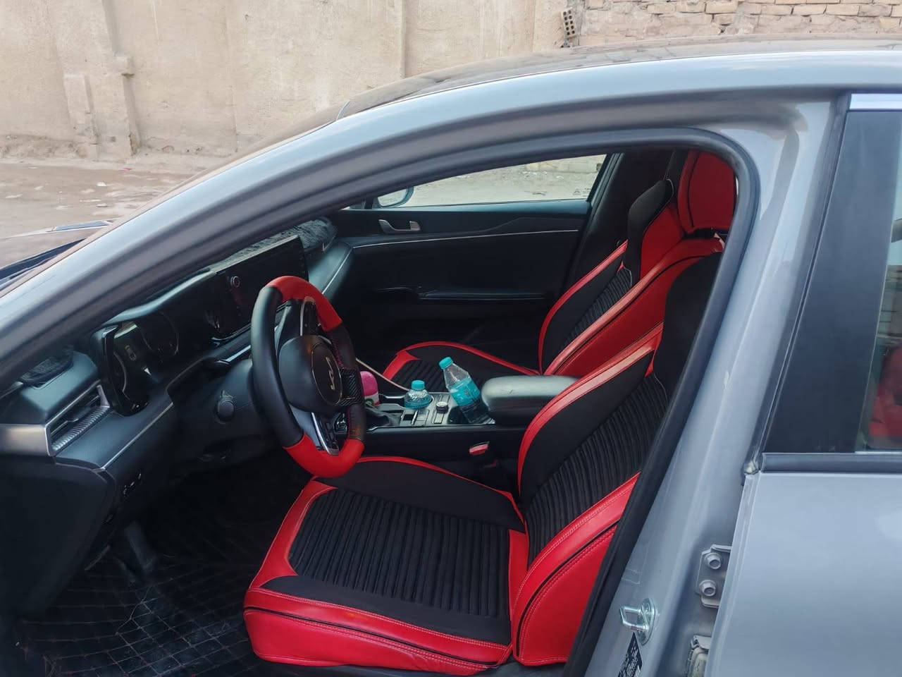 سياره كي 5 مديل 23 فول عده الفتحه
السياره حادثه جدا بصيط وحلو ماشيه 60 الف ما بيها نقص برغي السياره متعوب عليها مرتبه كلش
مكينه 1600 تيربو
السعر 180 وبيها مجال قليل

رقم بغداد معوقين

البصره الزبير الشعيبه

***********
