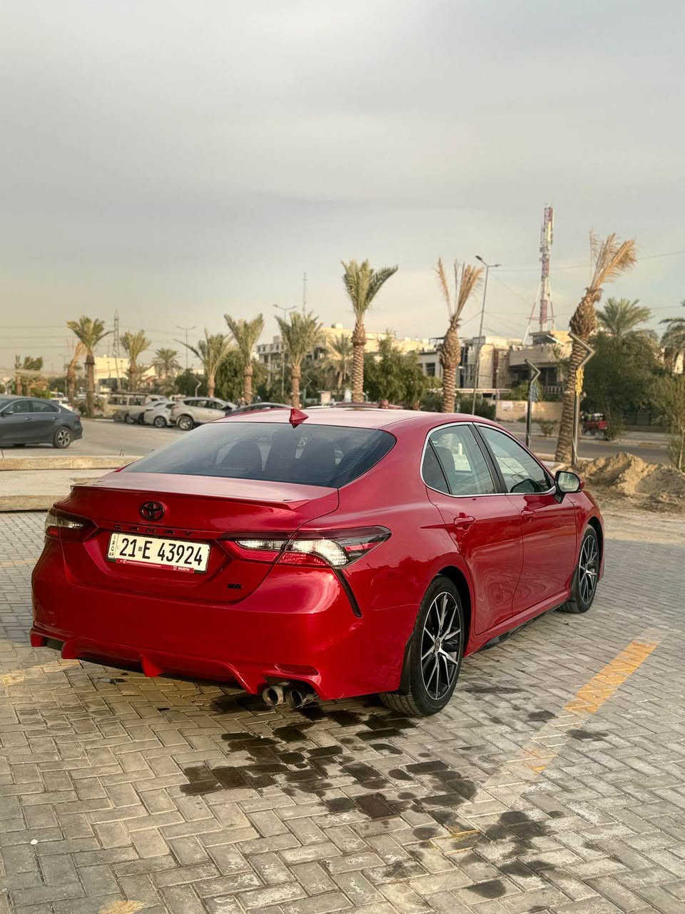 سلام عليكم. تيوتا كامري 
موديل 2023 
موصفات SE. معروفه. 
رادارات امامي خلفي 
لايتات زنون 
نقطع عميا 
تحديد مسار 
كراسي جلد 
كرسي كهرباء 
موصفاتها معروفه 
قطعه صبغ وحده فقط شويه بارد باب السايق  صور الحادث مرفقه باسمي تحويل مباشر 
ال سعر $21000$ قابل ل تفاوض 
بغداد حي الحسين. 
تواصل 
0786 222 333 6 بغداد, العراق
