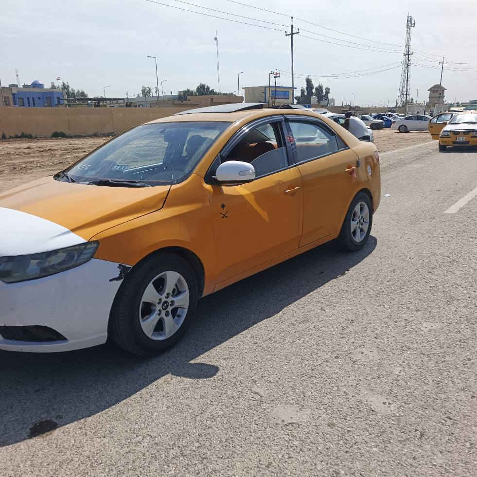 فورتي موديل ١٠ كير عادي 
مكينه ٢٠٠٠ جديده كير جديد 
صدر امامي وخلفي جديد 
كهربائيات كلها شغاله 
تبريد نقص غاز 
عليها غرامه وهئية ٥٠٠ الف نازل من سعرها 
رقم كركوك تحويل وكاله سنويه نافذه 
ضربتها جاملغ وبنيد جهة السايق 
السعر المطلوب ٦٨ وبيها مجال 
ترهم مراوس بصفره
مكان السياره ديالئ الخالص 
***********
*********** بغداد, العراق
