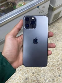 ايفون 13 برو ماكس ذاكرة 256 بطارية 93 تقره بالحاسبه 85 نضيف ولاشخط فقط...