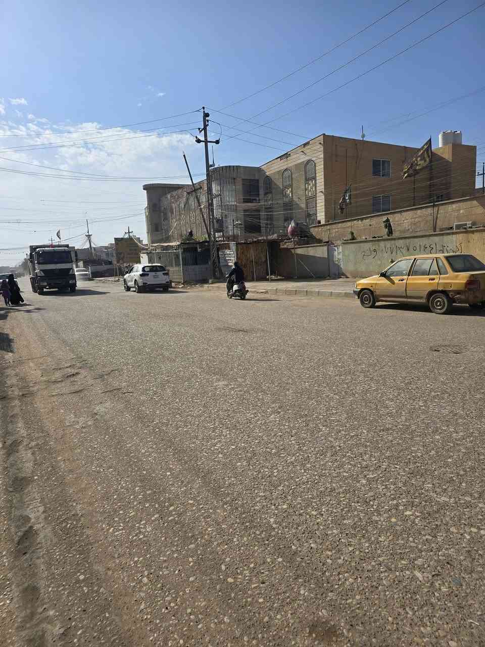 السلام عليكم
متاح بيت للبيع ميسان حي الرسالة ع شارع المساحة ١٢٦ م مربع الواجهة ١٠م والنزال ١٢.٦ م طابقين يحتوي البيت ع اربع غرف ويحتوي ايضاً على مخزن في الطابق الثالث للاستفسار اكثر الاتصال على الرقم *********** موقع ممتاز تجاري تقابل البيت مدرسة كما موضح في الصور .تحياتي
