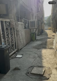 دار للبيع داخل قيصريه مساحه 43 وربع واجه البيت4 متر وربع وعرض القيصريه...