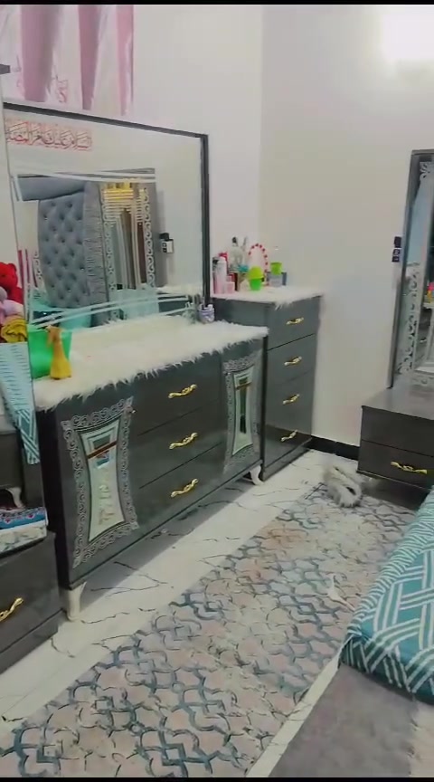 للبيع غرفه نوم تركي نضيفه 11 قطعه بيها اناره لد سعر مليون و100( مشتريها ب ٣ مليون ) ***********
